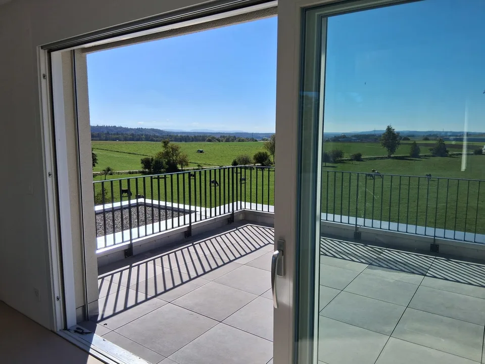 Appartement en mansarde lumineux 3.5 pièces avec grand balcon et belle vue – photo 5 sur 6