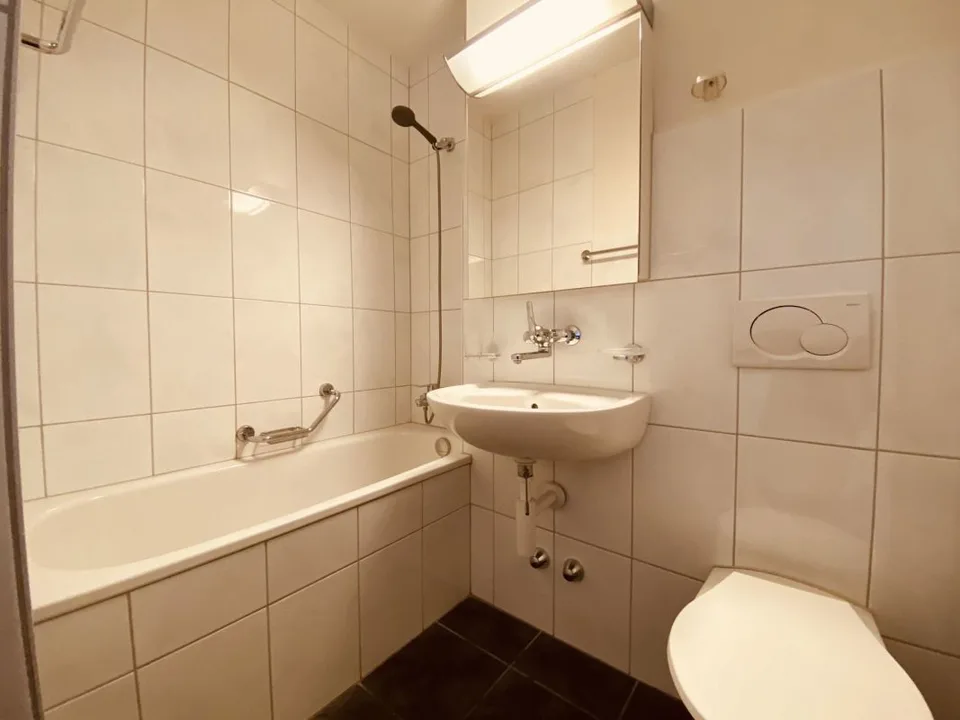 Helle und gemütliche 1 Zimmerwohnung mit Bad und Küche per sofort – Foto 4 von 4