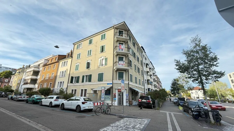 Einfache 2.5-EG-Zimmer-Wohnung mit Balkon und Kellerabteil – Foto 2 von 8