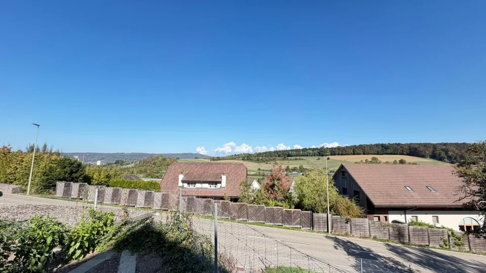 MOLTO SPAZIO, SOLE & VISTA PANORAMICA - CASA UNIFAMILIARE 4.5 LOCALI CON 580 M² DI TERRENO & GRANDE GARAGE – foto 6 di 28