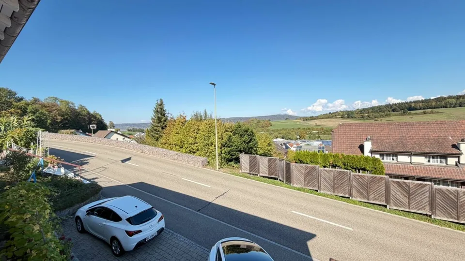 MOLTO SPAZIO, SOLE & VISTA PANORAMICA - CASA UNIFAMILIARE 4.5 LOCALI CON 580 M² DI TERRENO & GRANDE GARAGE – foto 8 di 28