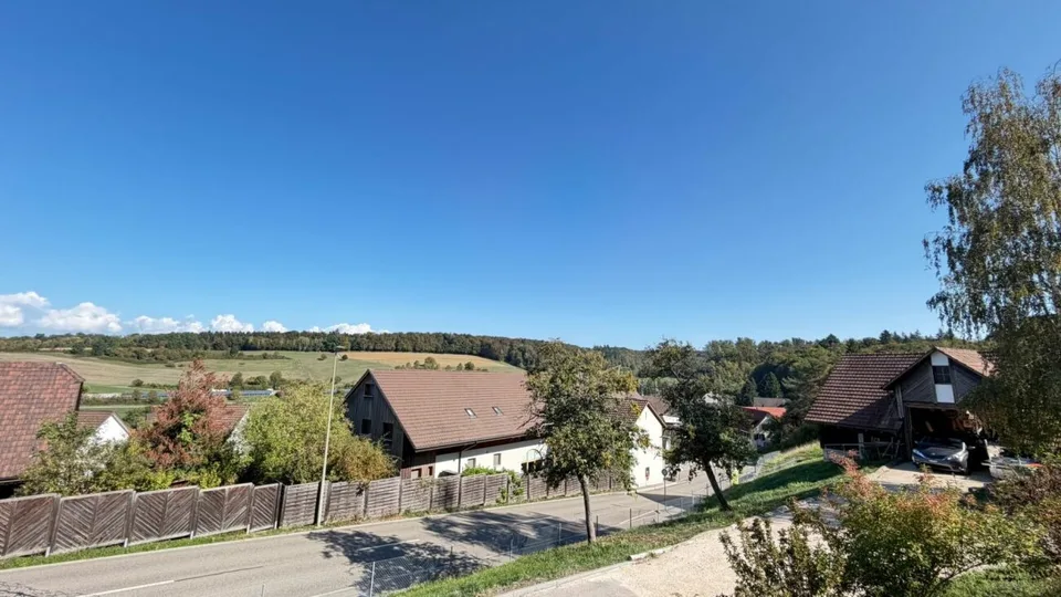 MOLTO SPAZIO, SOLE & VISTA PANORAMICA - CASA UNIFAMILIARE 4.5 LOCALI CON 580 M² DI TERRENO & GRANDE GARAGE – foto 5 di 28