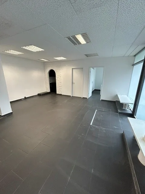 Locaux commerciaux à louer au 48, Talackerstrasse à Opfikon – photo 2 sur 5
