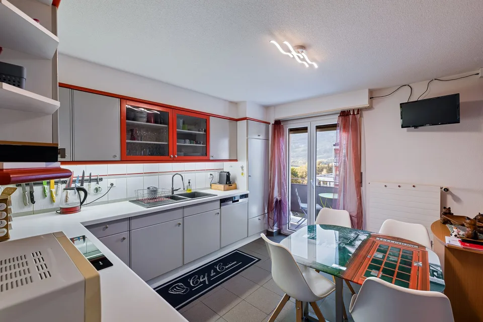 Bright 3.5-room apartment in the heart of Chalais – photo 3 of 9