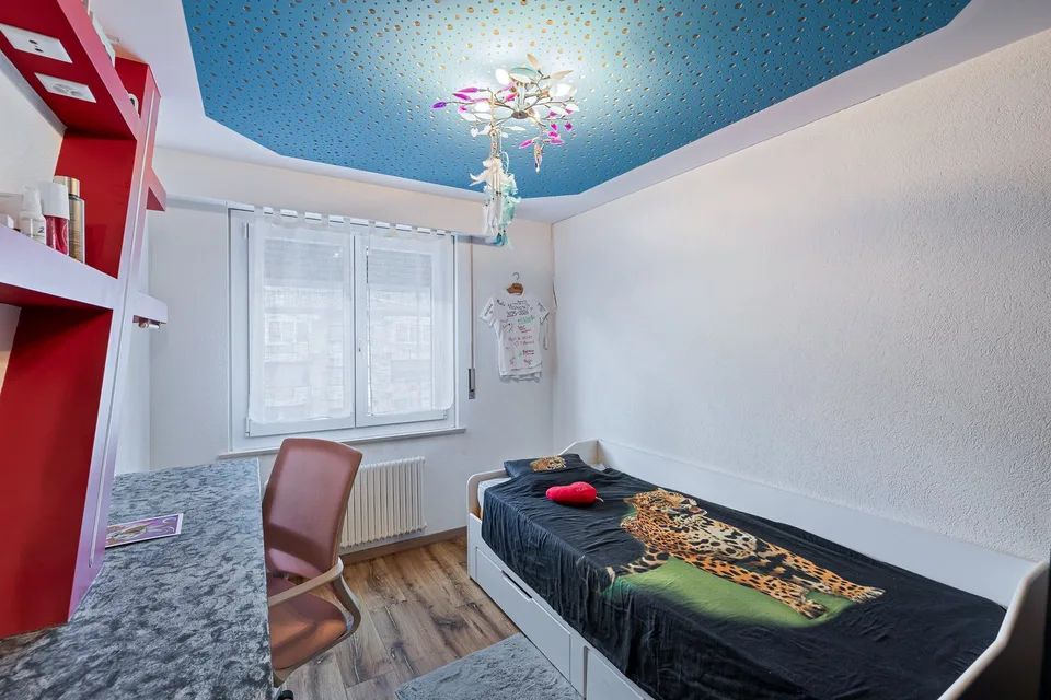Bright 3.5-room apartment in the heart of Chalais – photo 5 of 9