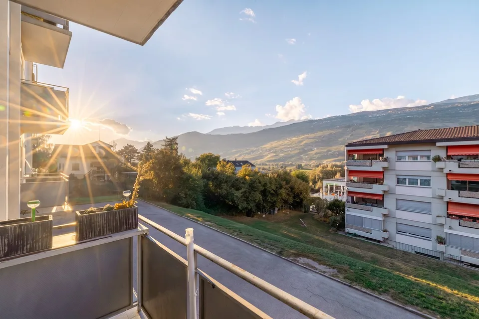 Bright 3.5-room apartment in the heart of Chalais – photo 8 of 9