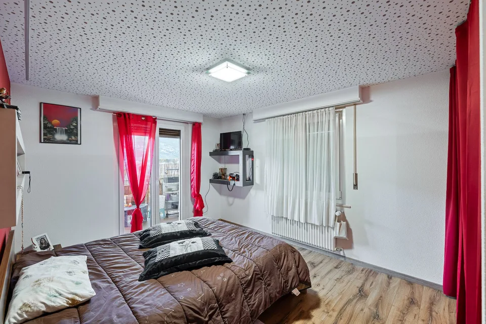 Bright 3.5-room apartment in the heart of Chalais – photo 4 of 9