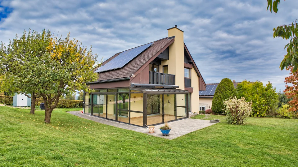 Einfamilienhaus mit 5.5 Zimmern und Grundstück von 1'282 m2 in Onnens – Foto 2 von 13