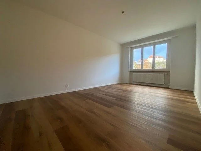 Incantevole appartamento mansardato di 2 camere con vista sul Castello di Laupen – foto 5 di 6