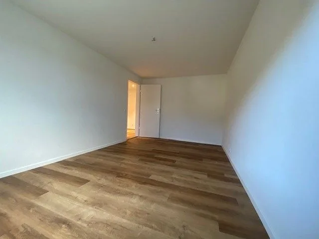 Incantevole appartamento mansardato di 2 camere con vista sul Castello di Laupen – foto 4 di 6