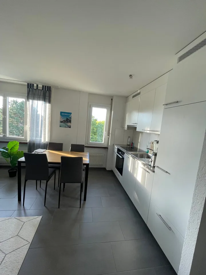 Schönes 2-Zimmer-Apartment im 4. Stock mit Aufzug – Foto 2 von 5