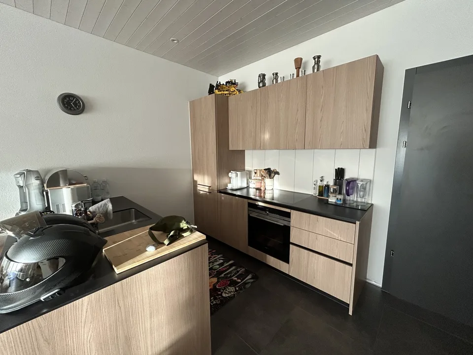 Appartement moderne de 2,5 avec grand balcon, idéal au quotidien – photo 3 sur 5