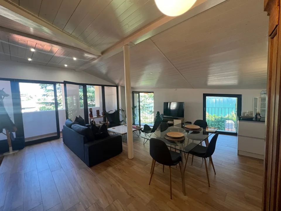 Riva San Vitale CENTRAL AND LAKEFRONT, ATTIC in perfect condition – photo 26 of 29