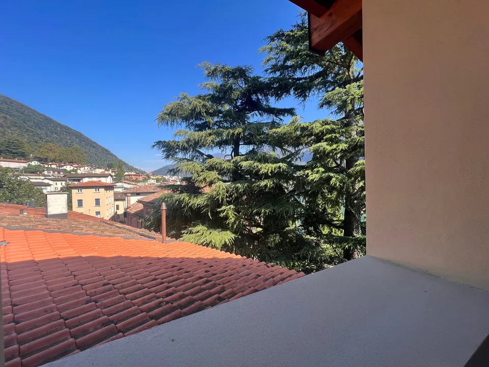 Riva San Vitale CENTRAL AND LAKEFRONT, ATTIC in perfect condition – photo 23 of 29