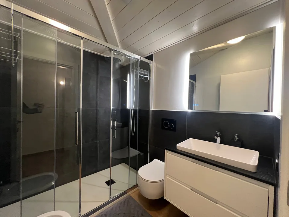 Riva San Vitale CENTRAL AND LAKEFRONT, ATTIC in perfect condition – photo 22 of 29