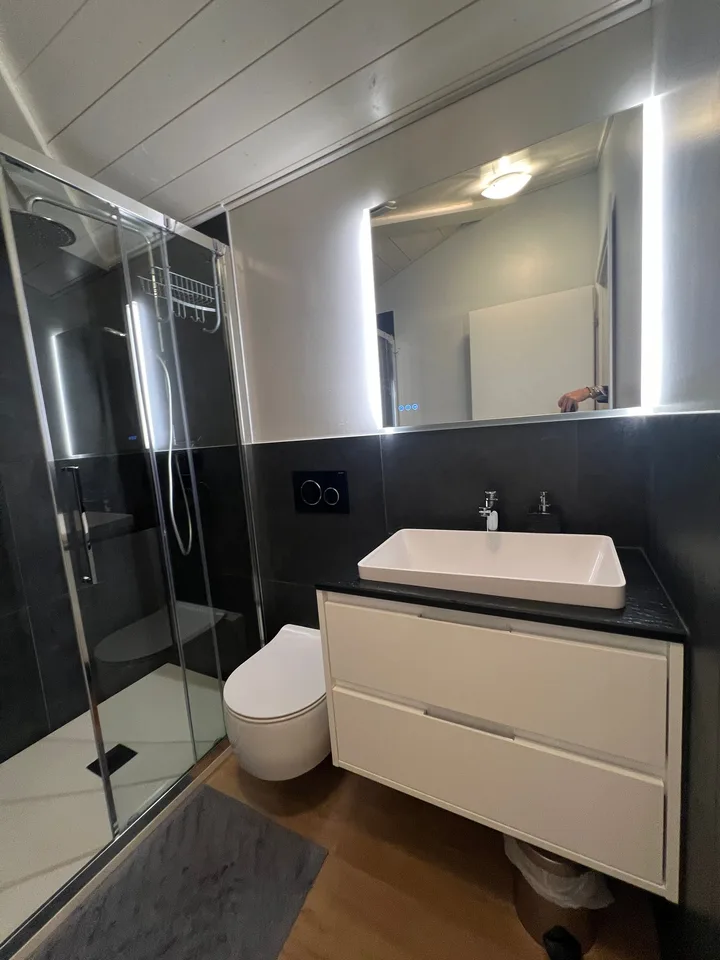 Riva San Vitale CENTRAL AND LAKEFRONT, ATTIC in perfect condition – photo 21 of 29