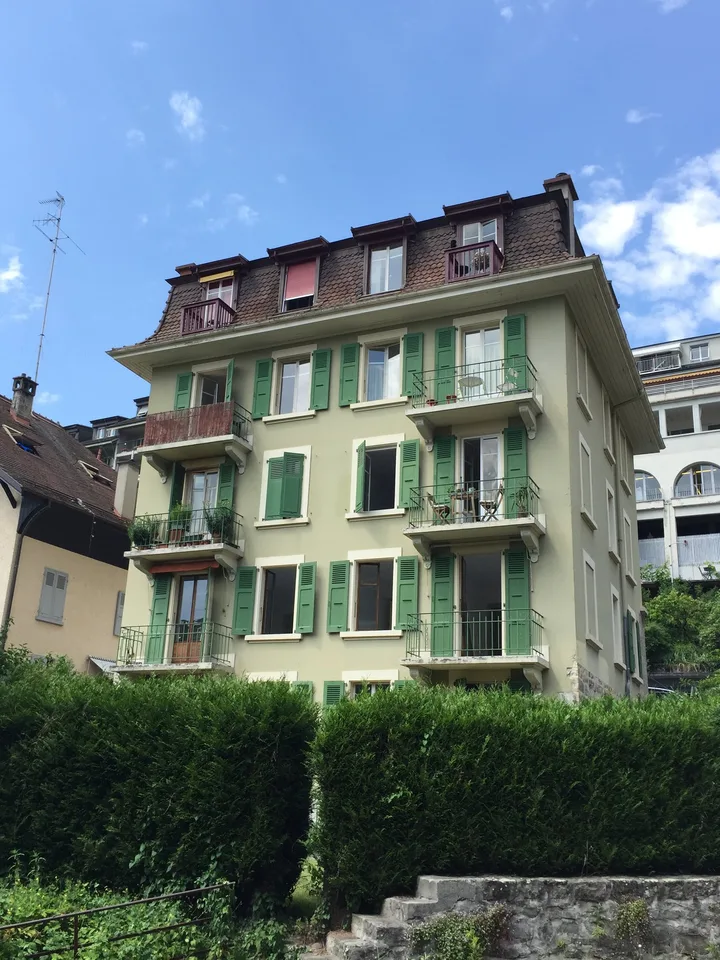 Charmantes Dachwohnung mit 2.5 Zimmern in Montreux – Foto 2 von 11