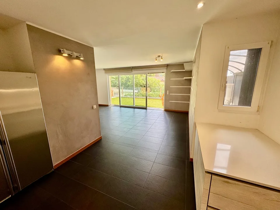 CADRO – ELEGANTE RESIDENZA CON GIARDINO PRIVATO, GARAGE DOPPIO E VISTA PANORAMICA – foto 10 di 29