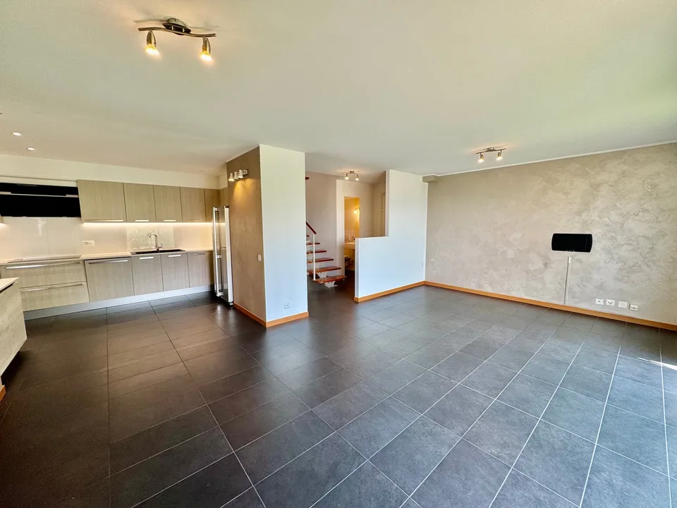 CADRO – ELEGANTE RESIDENZA CON GIARDINO PRIVATO, GARAGE DOPPIO E VISTA PANORAMICA – foto 11 di 29