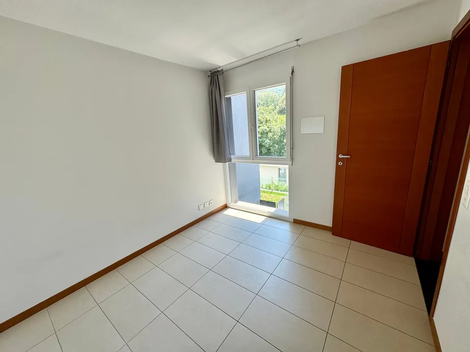 CADRO – ELEGANTE RESIDENZA CON GIARDINO PRIVATO, GARAGE DOPPIO E VISTA PANORAMICA – foto 15 di 29