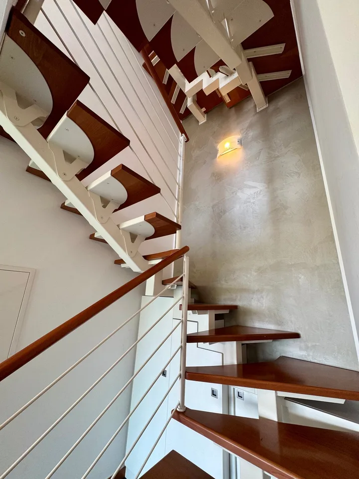 CADRO – ELEGANTE RESIDENZA CON GIARDINO PRIVATO, GARAGE DOPPIO E VISTA PANORAMICA – foto 14 di 29