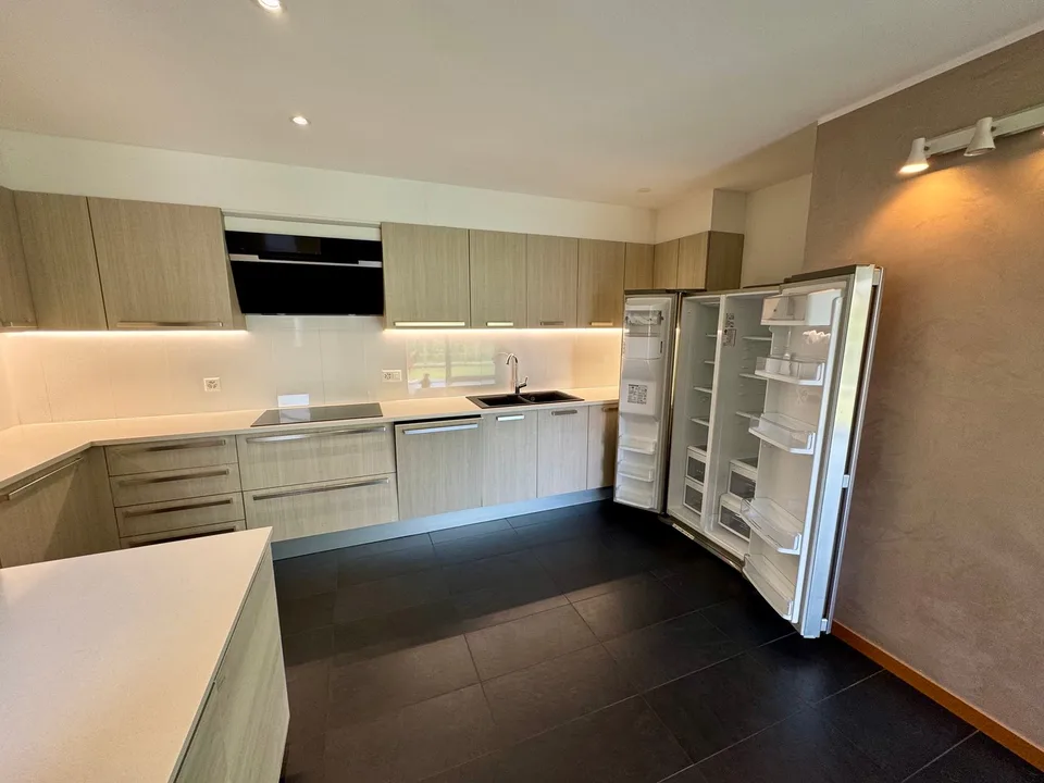 CADRO – ELEGANTE RESIDENZA CON GIARDINO PRIVATO, GARAGE DOPPIO E VISTA PANORAMICA – foto 7 di 29