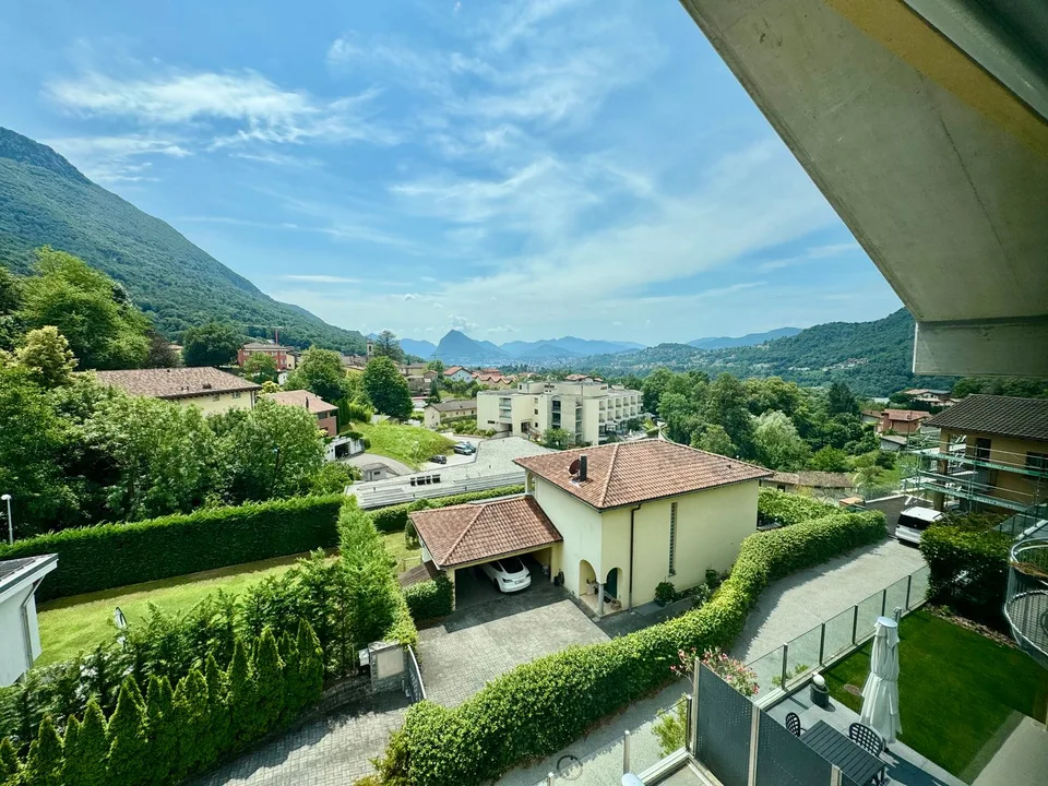 CADRO – ELEGANTE RESIDENZA CON GIARDINO PRIVATO, GARAGE DOPPIO E VISTA PANORAMICA – foto 23 di 29