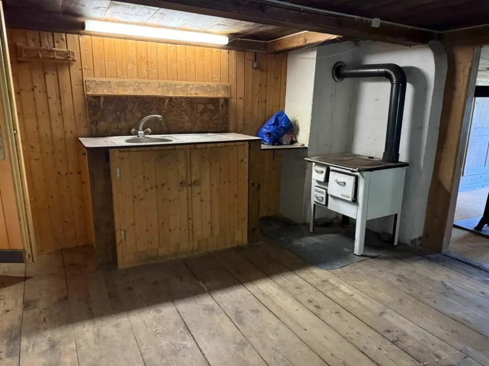Unique opportunity in Lauterbrunnen - Agricultural property with residential house, barn, and three additional plots – photo 11 of 14