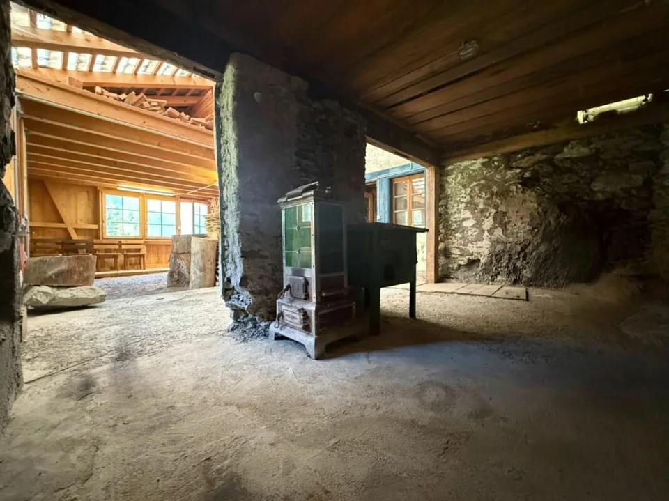 Unique opportunity in Lauterbrunnen - Agricultural property with residential house, barn, and three additional plots – photo 12 of 14