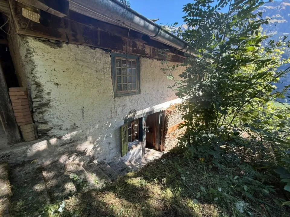 Unique opportunity in Lauterbrunnen - Agricultural property with residential house, barn, and three additional plots – photo 4 of 14