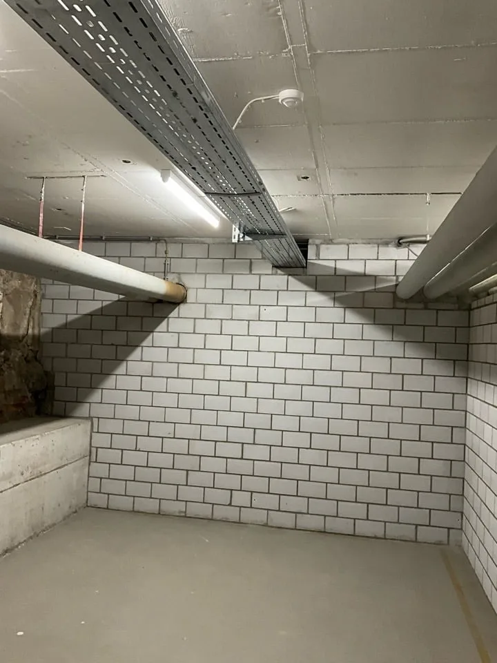 Storage Room – photo 6 of 7