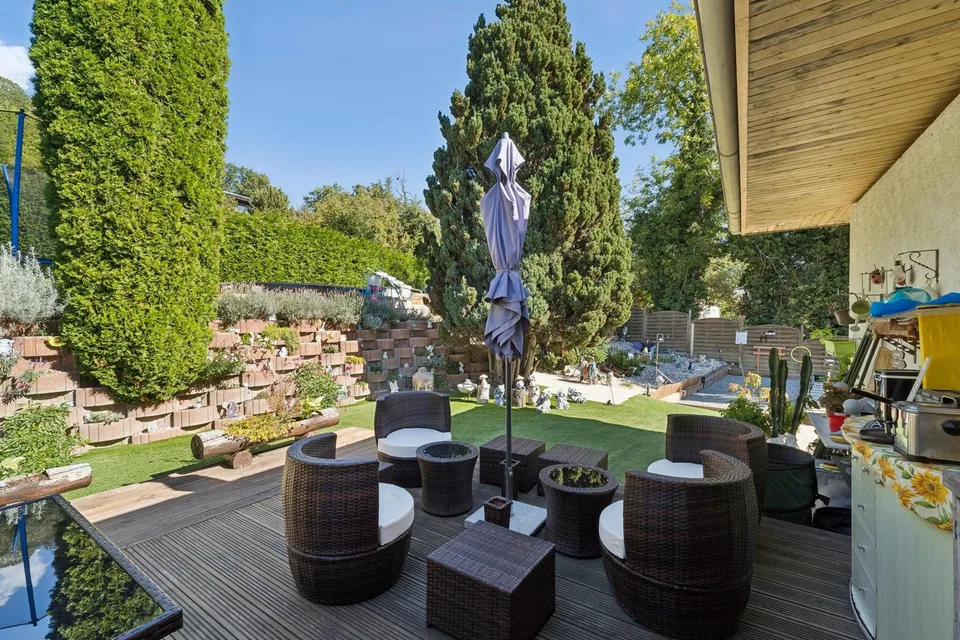 Einzelvilla mit Pool und schönen Außenbereichen – Foto 10 von 13