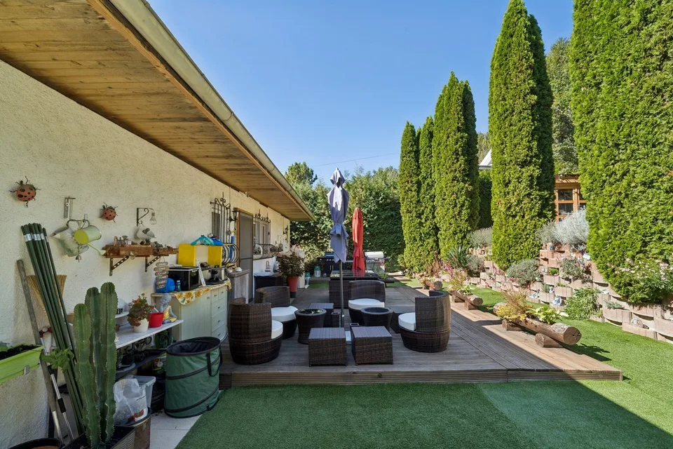 Einzelvilla mit Pool und schönen Außenbereichen – Foto 12 von 13