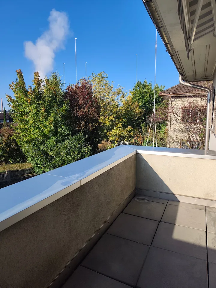 Charmante 2.5-Zimmerwohnung mit Balkon in Aarberg – Foto 2 von 6
