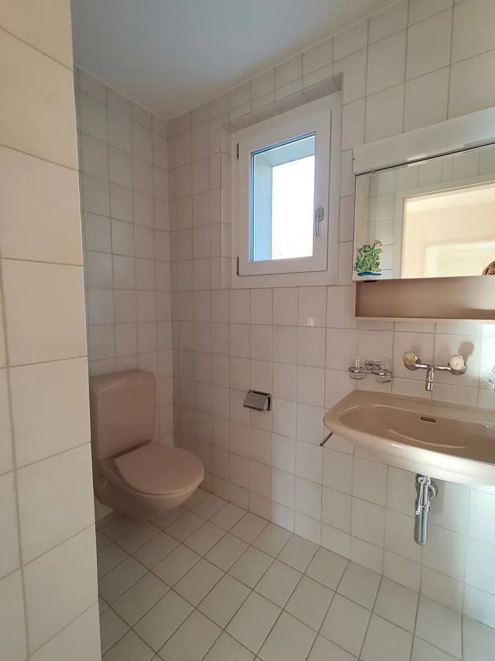 Charmante 2.5-Zimmerwohnung mit Balkon in Aarberg – Foto 5 von 6