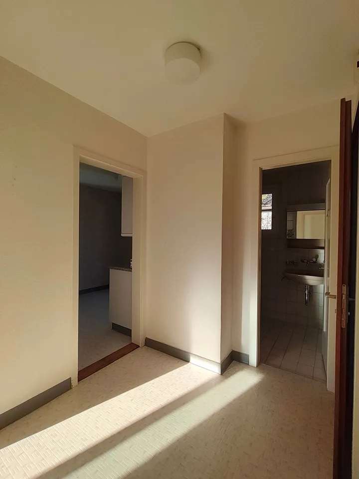 Charmante 2.5-Zimmerwohnung mit Balkon in Aarberg – Foto 4 von 6