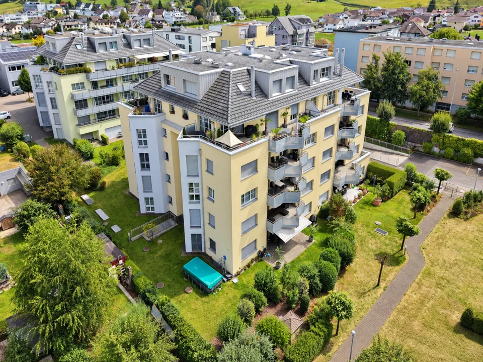 URBAN ROOF | Vaste maisonnette de 4,5 pièces sous les toits au centre de Siebnen – photo 12 sur 12