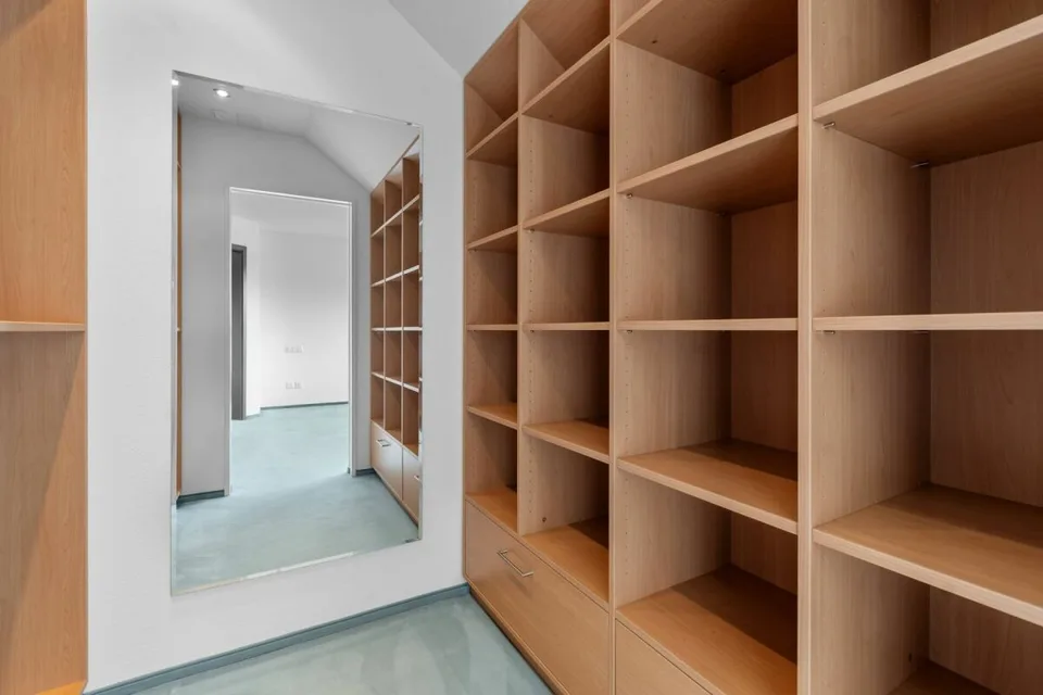 URBAN ROOF | Vaste maisonnette de 4,5 pièces sous les toits au centre de Siebnen – photo 10 sur 12