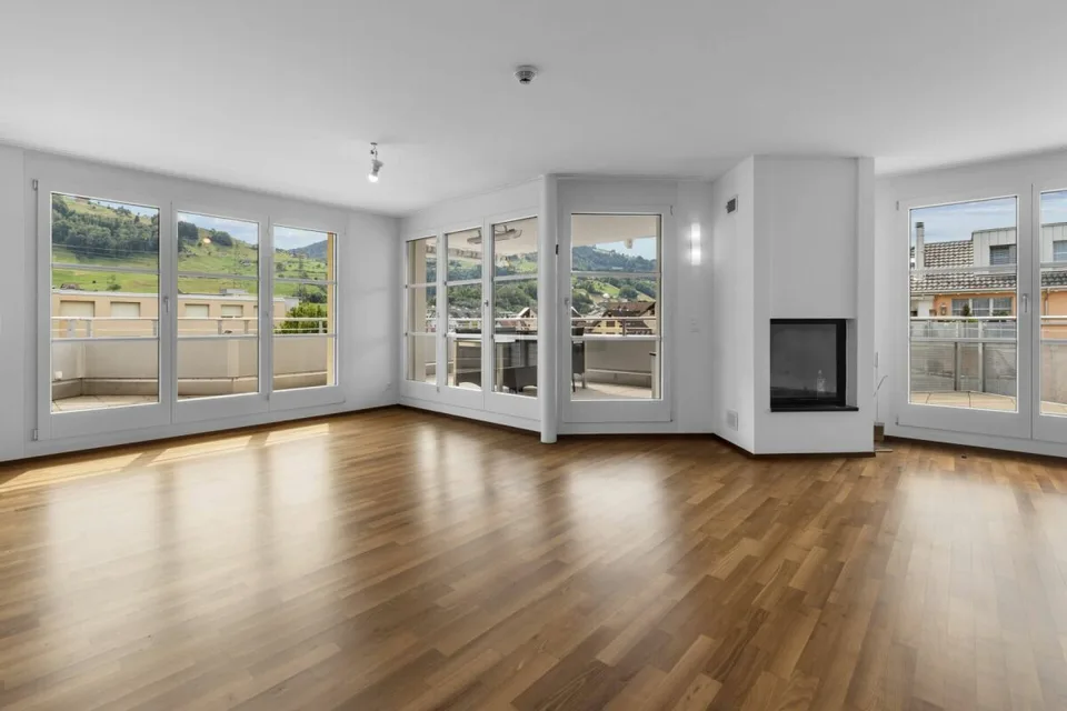 URBAN ROOF | Vaste maisonnette de 4,5 pièces sous les toits au centre de Siebnen – photo 4 sur 12
