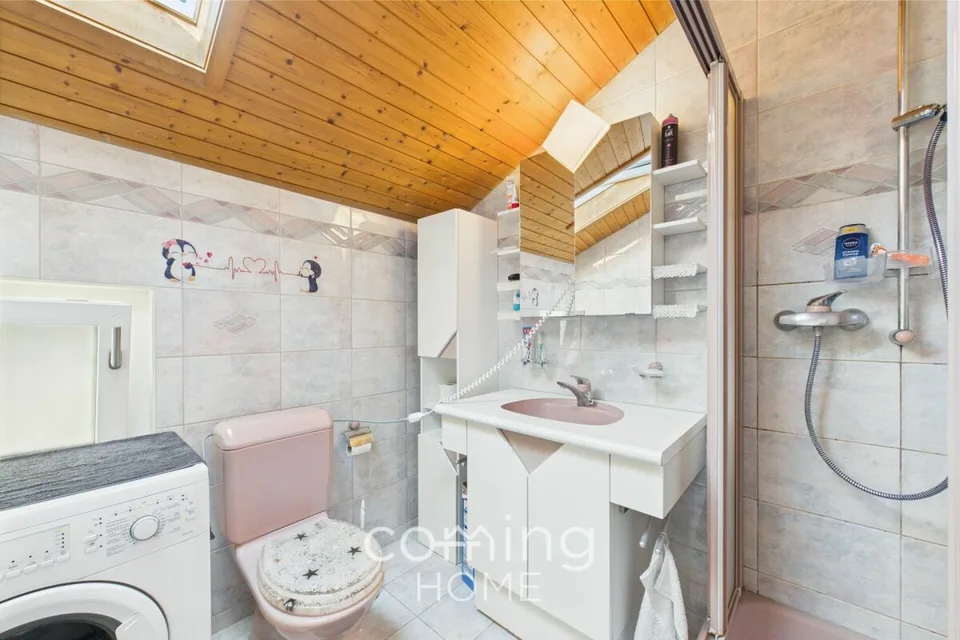 Dachwohnung mit Charakter in Ried-Brig - wohnlich, naturnah und sofort einzugsbereit – Foto 9 von 13