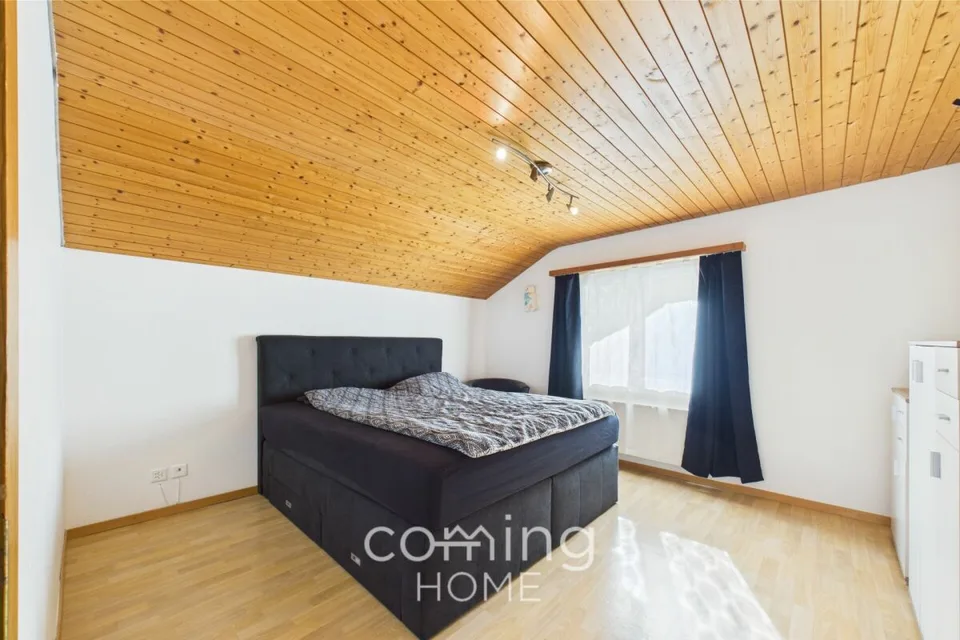 Dachwohnung mit Charakter in Ried-Brig - wohnlich, naturnah und sofort einzugsbereit – Foto 3 von 13