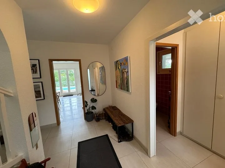 Élégante villa individuelle de 7 pièces avec piscine et accès privé au lac – photo 3 sur 6