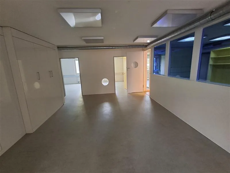 Spazi commerciali polivalenti con infrastruttura esistente - 367 m² – foto 6 di 11