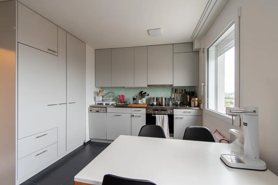 Bright 3.5-room apartment with balcony and beautiful view – photo 4 of 12