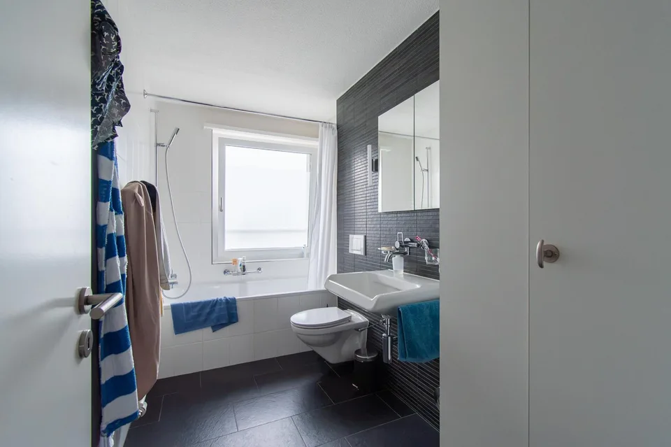 Bright 3.5-room apartment with balcony and beautiful view – photo 7 of 12
