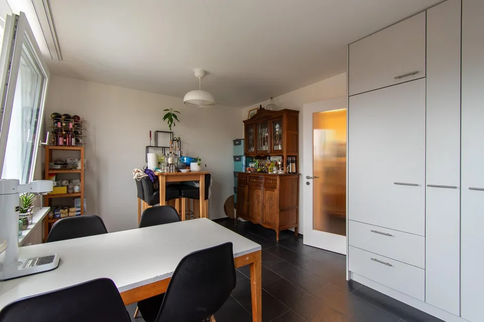 Bright 3.5-room apartment with balcony and beautiful view – photo 5 of 12