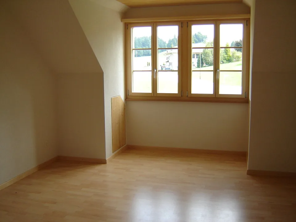 Charming 2.5-room attic apartment with gallery in Dürrenroth – photo 5 of 11