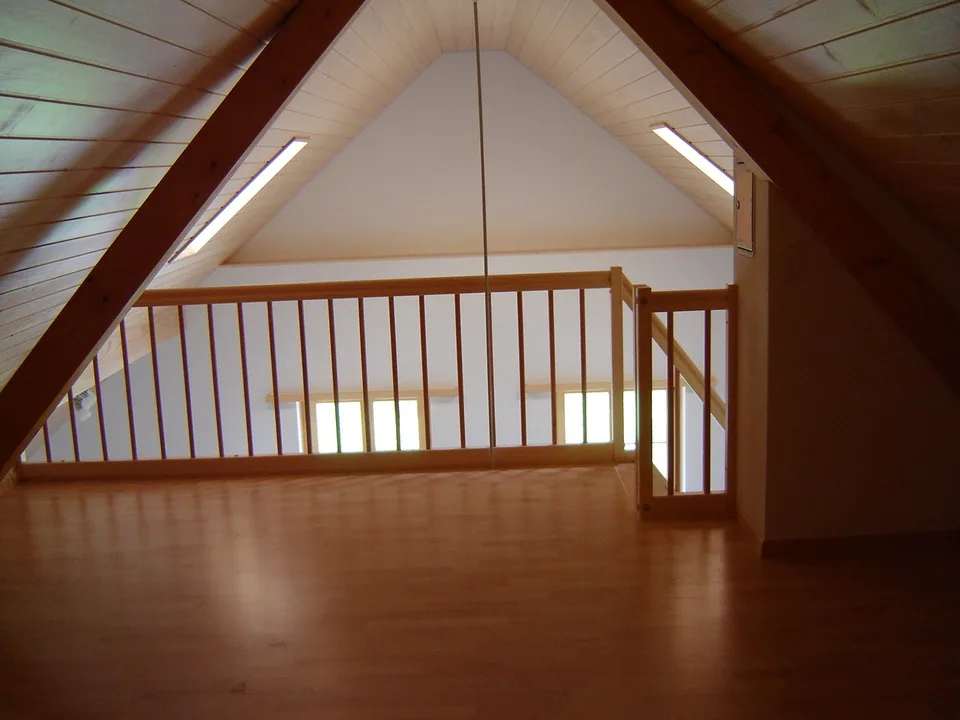 Charming 2.5-room attic apartment with gallery in Dürrenroth – photo 7 of 11