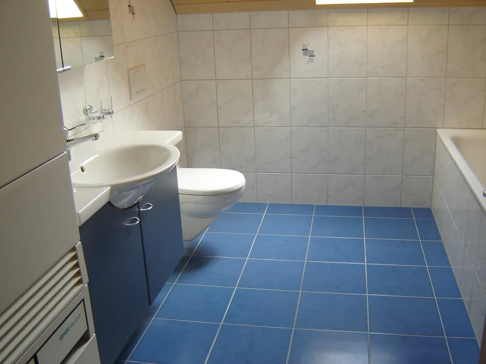 Charming 2.5-room attic apartment with gallery in Dürrenroth – photo 8 of 11