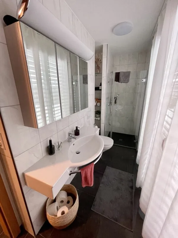 Appartement spacieux 3.5 pièces avec espace de jardin dans un quartier résidentiel calme – photo 4 sur 7